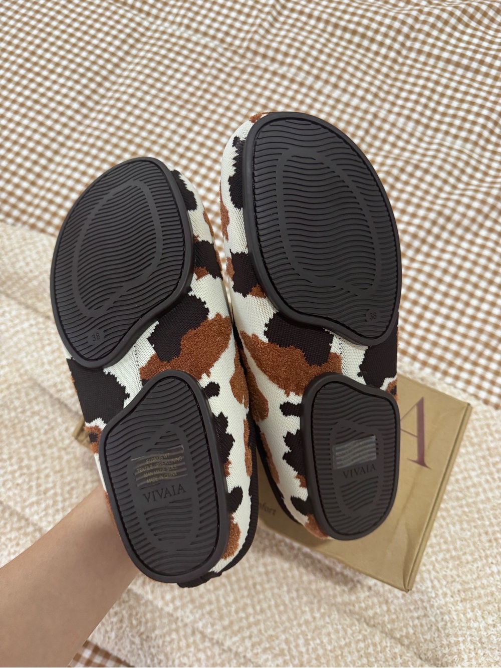 Cozy Slip-On Clogs in Brown & Cream Pattern - Picture 3 of 4